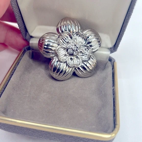 Vintage Crystal Silver Flower Brooch - Picture 7 of 7